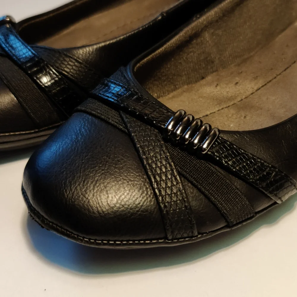 Black Flats - Picture 2 of 6